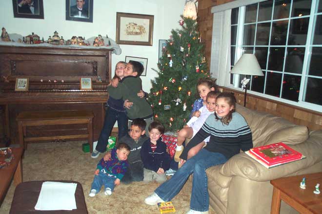 kids around the tree